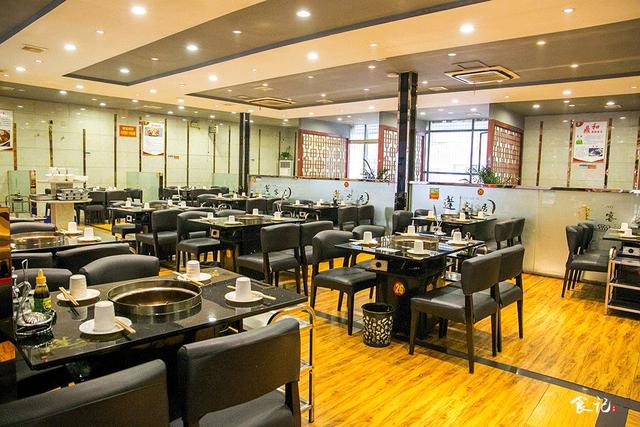 桃園賓館火了快20年的老店，卻在春園路開了家美蛙魚頭！