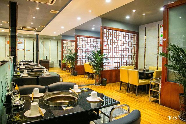 桃園賓館火了快20年的老店，卻在春園路開了家美蛙魚頭！