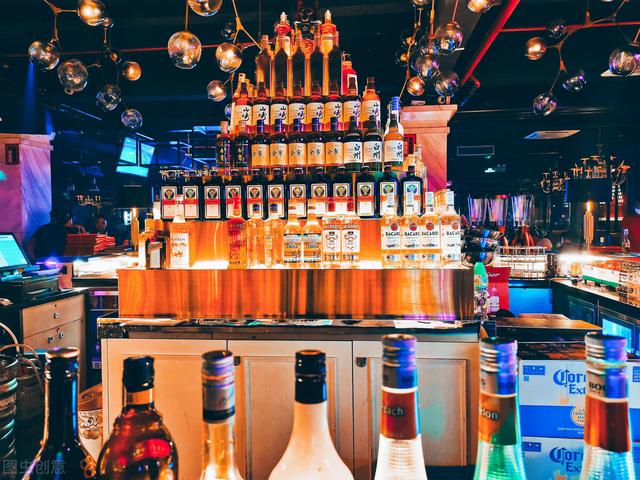 【2026年台北夜总会排行】最好玩的酒吧夜店推薦！美女超多 相關帖子背景圖