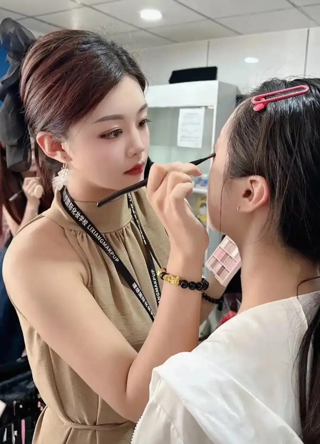 酒店工作彩妝與造型支援
